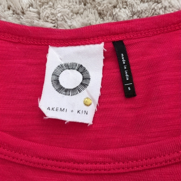 Akemi + Kin blouse - Picture 2 of 4